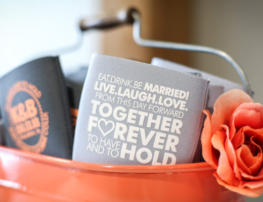 How to wow guests with a wedding theme and matching favors